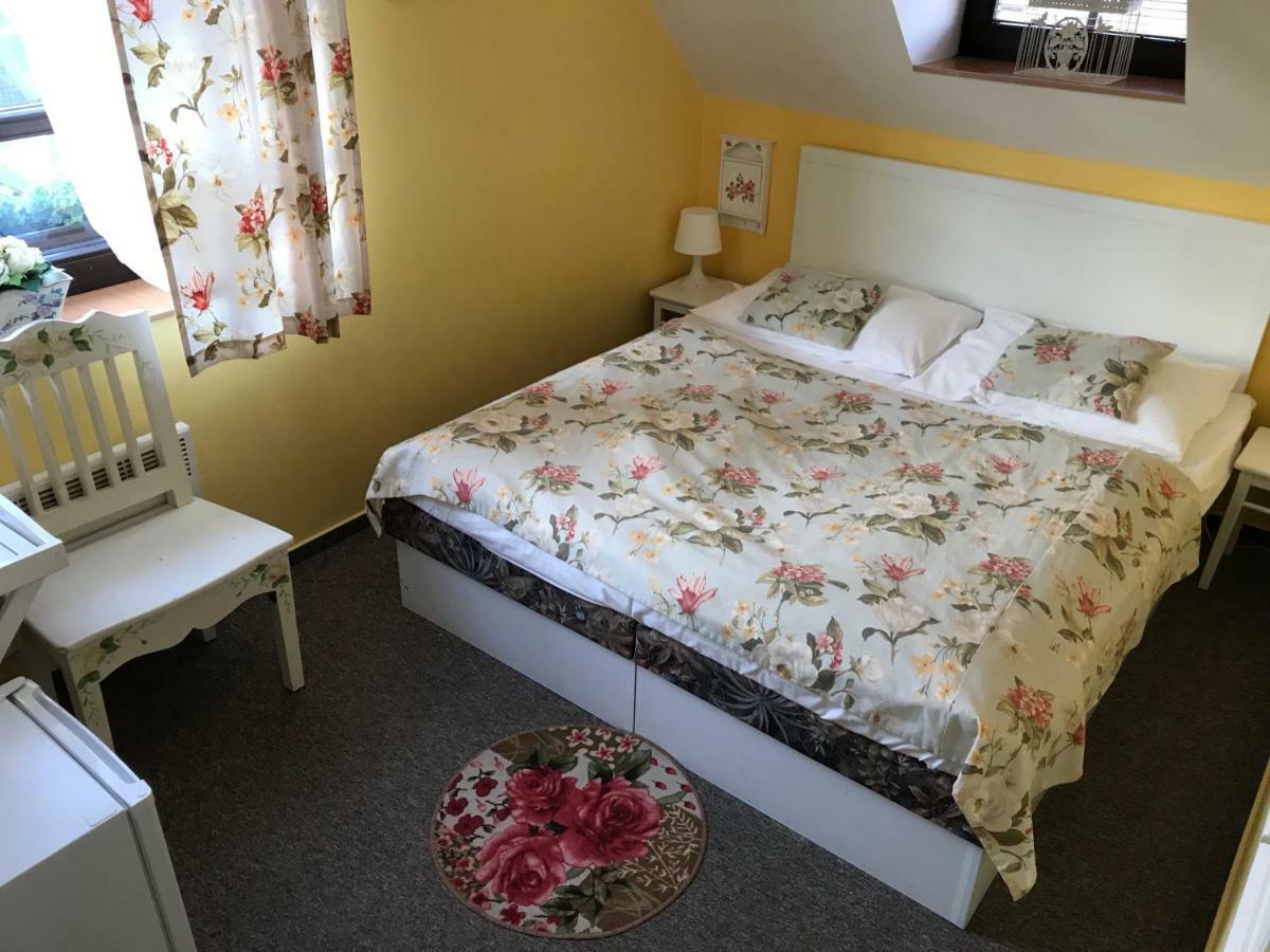 Hotel U svatého Urbana à Mikulov Extérieur photo